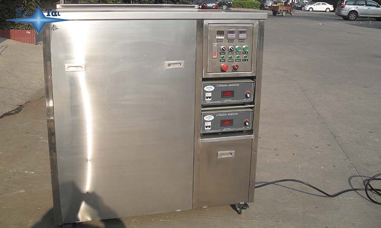 全自動(dòng)超聲波噴淋清洗機(jī)如何將產(chǎn)品清洗干凈的？