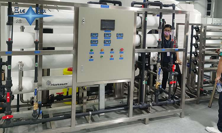 深入了解超聲波清洗機清洗槽：結(jié)構、材質(zhì)與性能影響因素